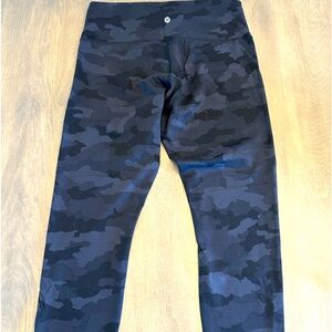 Lululemon Wunder Under Crop size 12